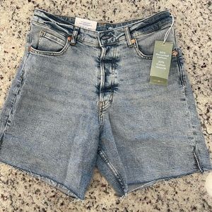 H&M 90s high rise cut off short